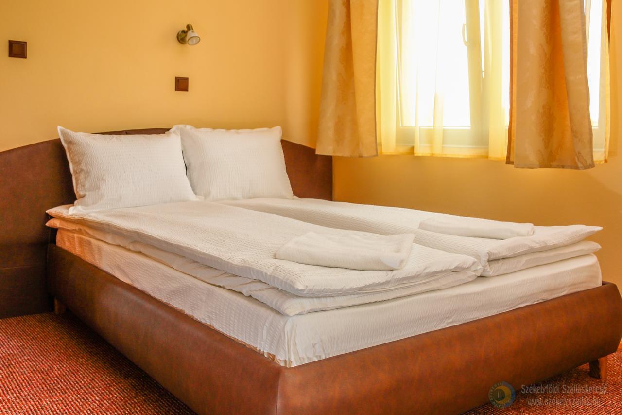 Apartamente Mano Apartmanok Praid Exteriör bild